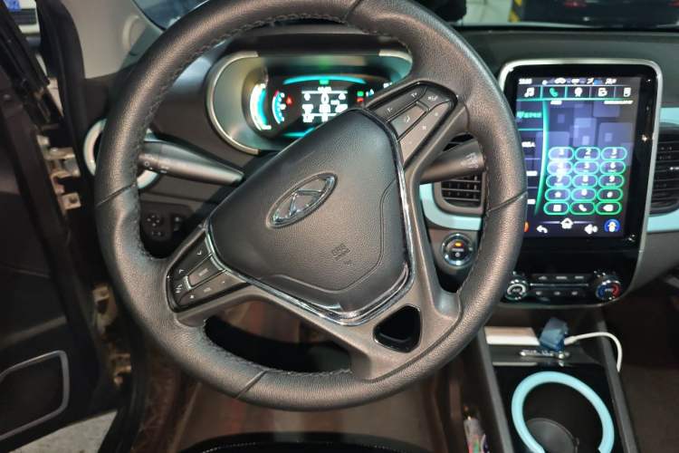 Used Chery QQ Little Ant 2021 200 000 Yuan "Ant Fan" Edition Energized Version NMC Lithium Battery 301 km Steering Wheel