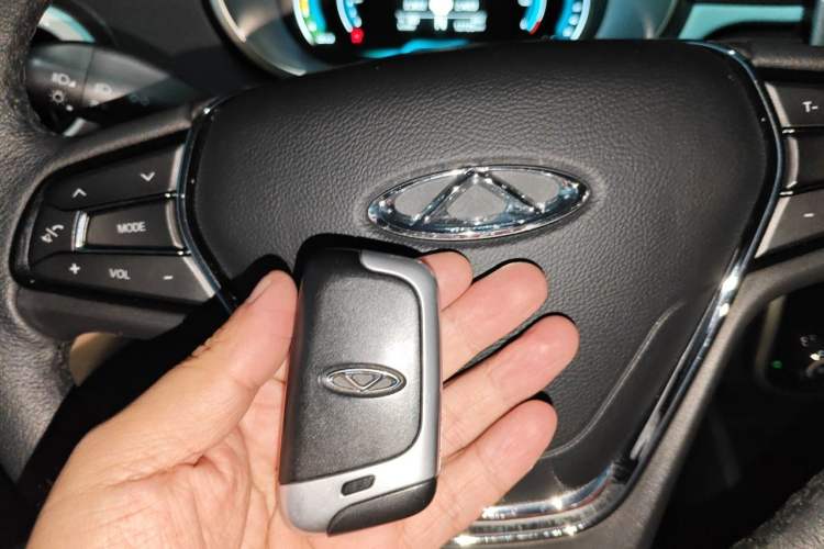 Used Chery QQ Little Ant 2021 200 000-Yuan Ant Fan Edition Talent Version NMC Battery 301 km Vehicle Key