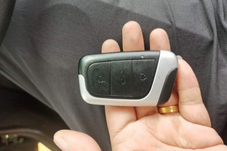 Used Chery QQ Little Ant 2021 200 000-Yuan Ant Fan Edition Talent Version Lithium Iron Phosphate 301 km Vehicle Key