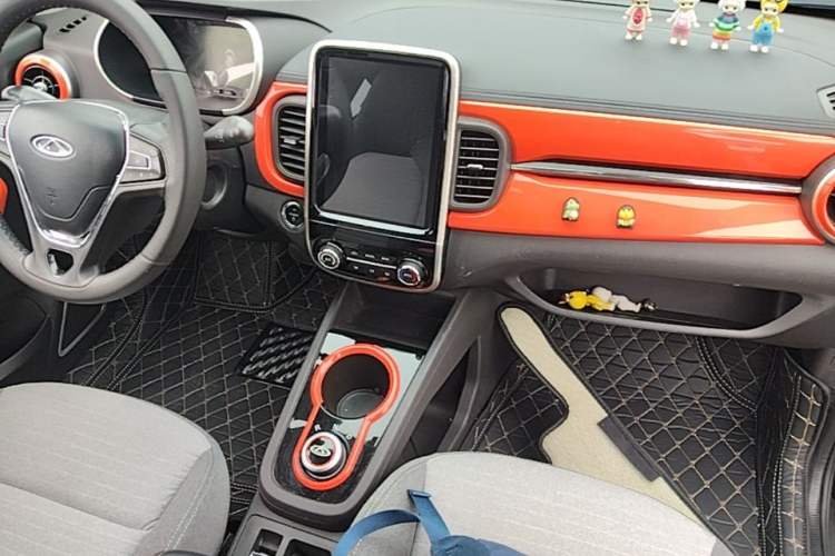 Used Chery QQ Little Ant 2021 150 000 Yuan "Ant Fan" Edition New Ant Cool Version Lithium-Ion Battery Center Console