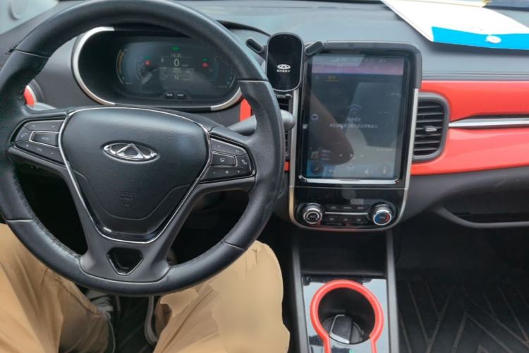 Used Chery QQ Little Ant 2021 200 000 Yuan "Ant Fan" Edition Energized Version NMC Lithium Battery 301 km Center Console