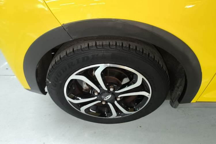 Used Chery QQ Little Ant 2021 200 000-Yuan Ant Fan Edition Talent Version NMC Battery 301 km Exterior 4