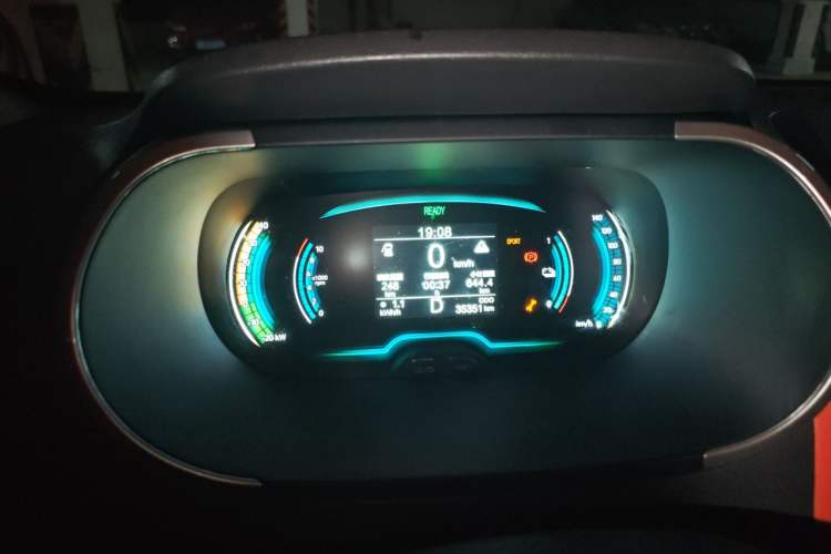 Used Chery QQ Little Ant 2021 150 000 Yuan "Ant Fan" Edition Ant Cool Version with Ternary Lithium Instrument Cluster