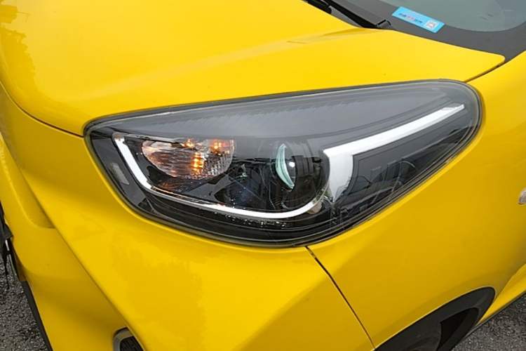 Used Chery QQ Little Ant 2021 150 000 Yuan "Ant Fan" Edition New Ant Cool Version Lithium-Ion Battery Left Front Headlight