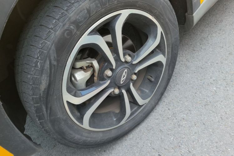 Used Chery QQ Little Ant 2021 200 000 Yuan "Ant Fan" Edition Energized Version NMC Lithium Battery 301 km Left Front Wheel Hub