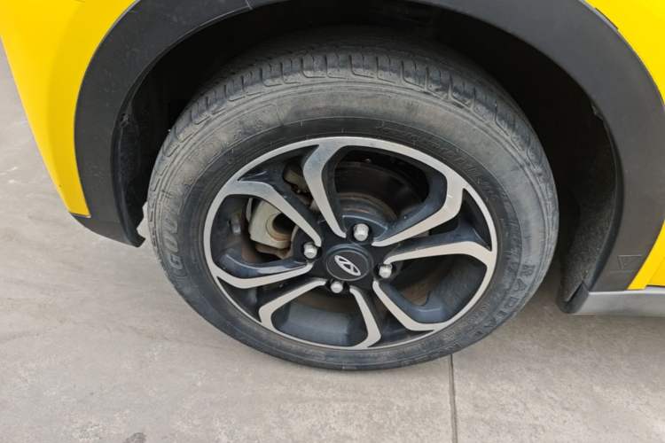 Used Chery QQ Little Ant 2021 150 000 Yuan Ant Fan Edition Ant Stylish Version Lithium-Ion Battery Left Front Wheel Hub