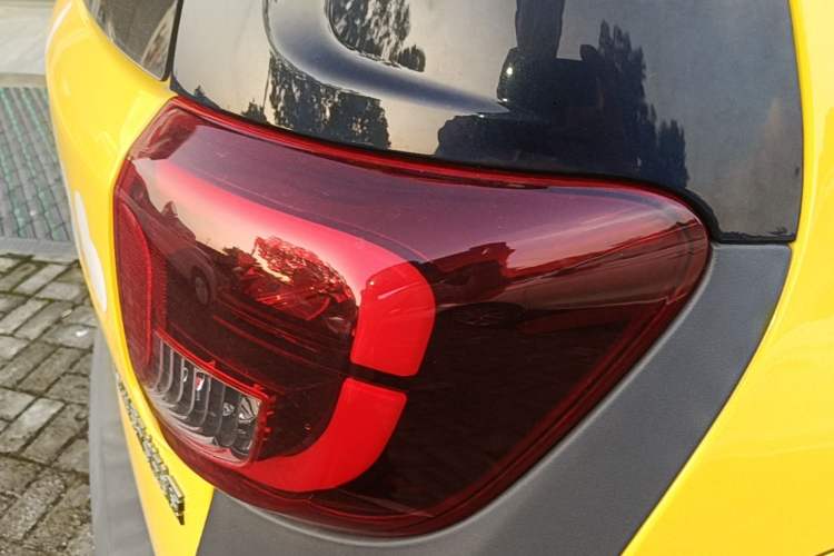 Used Chery QQ Little Ant 2021 200 000-Yuan Ant Fan Edition Oxygen Version Lithium Iron Phosphate 301 km Right Rear Taillight