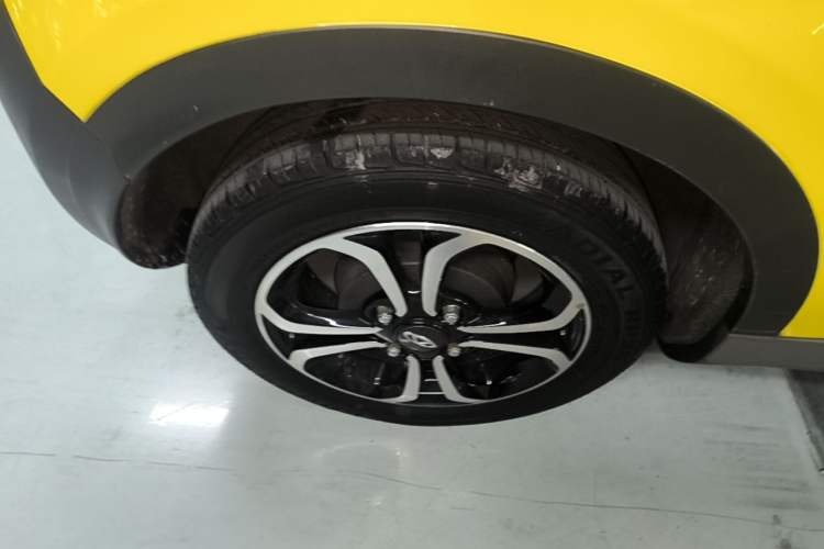 Used Chery QQ Little Ant 2021 200 000-Yuan Ant Fan Edition Talent Version NMC Battery 301 km Right Rear Wheel Hub