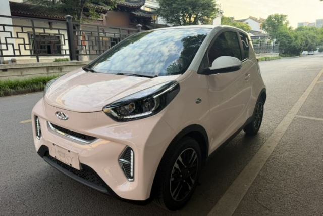 Used Chery QQ Little Ant 2022 Revised Version Sweet Pink Edition Half-Sugar Version Lithium Iron Phosphate 30.7 kWh 30 kW 301 km
