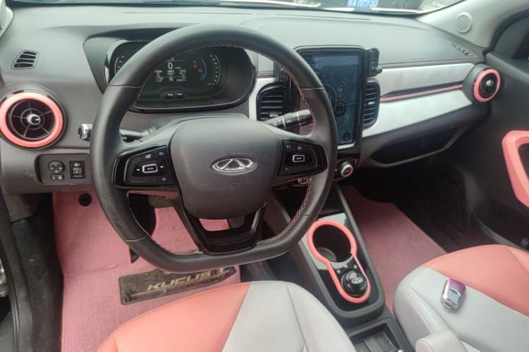 Used Chery QQ Little Ant 2022 Restyled Version Sweet Pink Edition Low-Sugar Version Lithium Iron Phosphate Battery 30.7 kWh 30 kW 301 km Audio And AC Panel