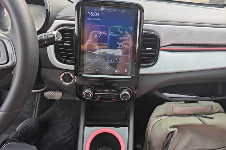 Used Chery QQ Little Ant 2022 Sweet Pink Edition Low-Sugar Version 30kW 301km Range Audio And AC Panel