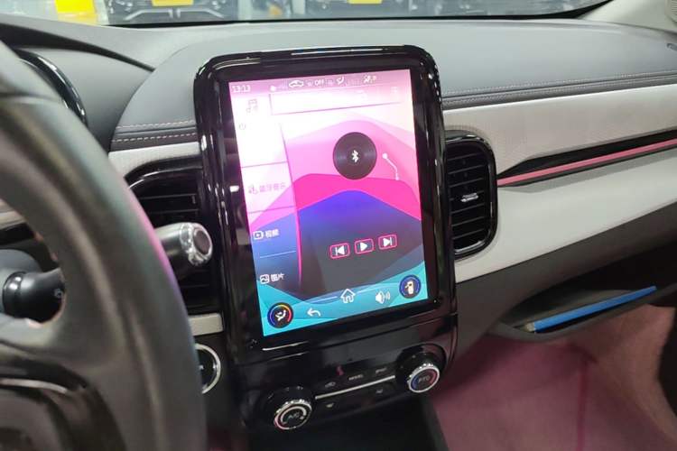 Used Chery QQ Little Ant 2022 Sweet Pink Edition Half-Sugar Version Lithium Iron Phosphate 30 kW 301 km Audio And AC Panel
