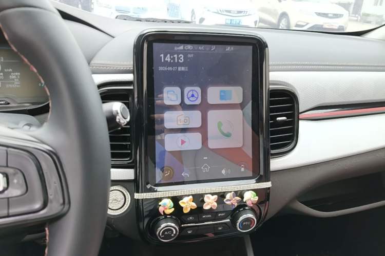 Used Chery QQ Little Ant 2022 Revised Version Sweet Pink Edition Half-Sugar Version Lithium Iron Phosphate 30.7 kWh 30 kW 301 km Audio And AC Panel