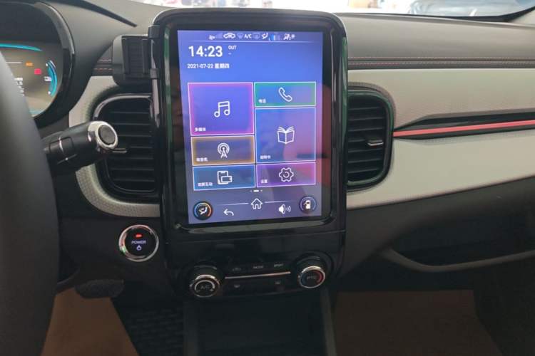 Used Chery QQ Little Ant 2022 Sweet Pink Edition Half-Sugar Version Lithium Iron Phosphate 29.2 kWh 30 kW 301 km Audio And AC Panel
