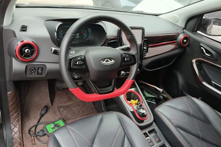 Used Chery QQ Little Ant 2022 Revised Version Sweet Pink Edition Half-Sugar Version Lithium Iron Phosphate 30.7 kWh 30 kW 301 km Center Console