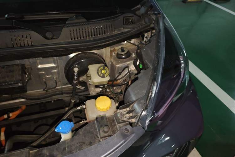 Used Chery QQ Little Ant 2022 Revised Version Sweet Pink Edition Half-Sugar Version Lithium Iron Phosphate 30.7 kWh 30 kW 301 km Engine Bay Left