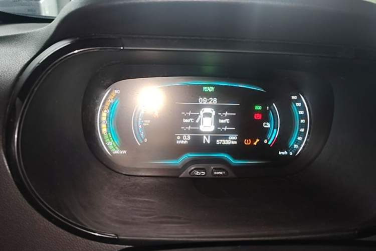Used Chery QQ Little Ant 2022 Restyled Version Sweet Pink Edition Half-Sugar Version 28.8 kWh 30 kW 301 km Instrument Cluster