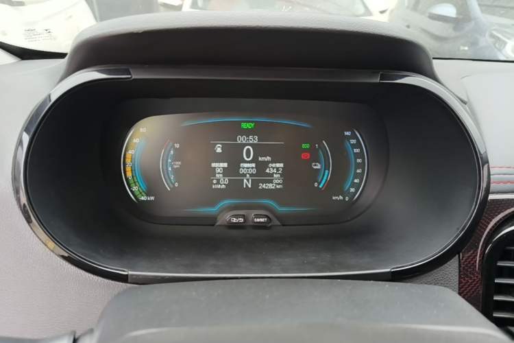 Used Chery QQ Little Ant 2022 Revised Version Sweet Pink Edition Half-Sugar Version Lithium Iron Phosphate 30.7 kWh 30 kW 301 km Instrument Cluster