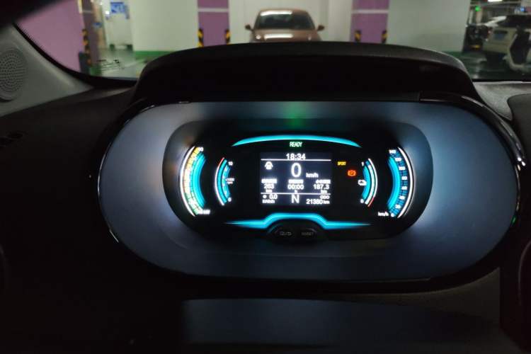 Used Chery QQ Little Ant 2022 Revised Version Sweet Pink Edition Half-Sugar Version Lithium Iron Phosphate 30.7 kWh 30 kW 301 km Instrument Cluster