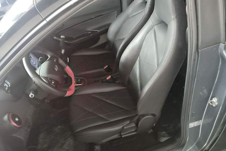 Used Chery QQ Little Ant 2022 Restyled Version Sweet Pink Edition Half-Sugar Version 28.8 kWh 30 kW 301 km Left Front Seat