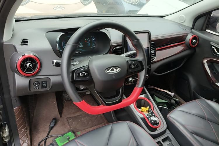 Used Chery QQ Little Ant 2022 Revised Version Sweet Pink Edition Half-Sugar Version Lithium Iron Phosphate 30.7 kWh 30 kW 301 km Steering Wheel