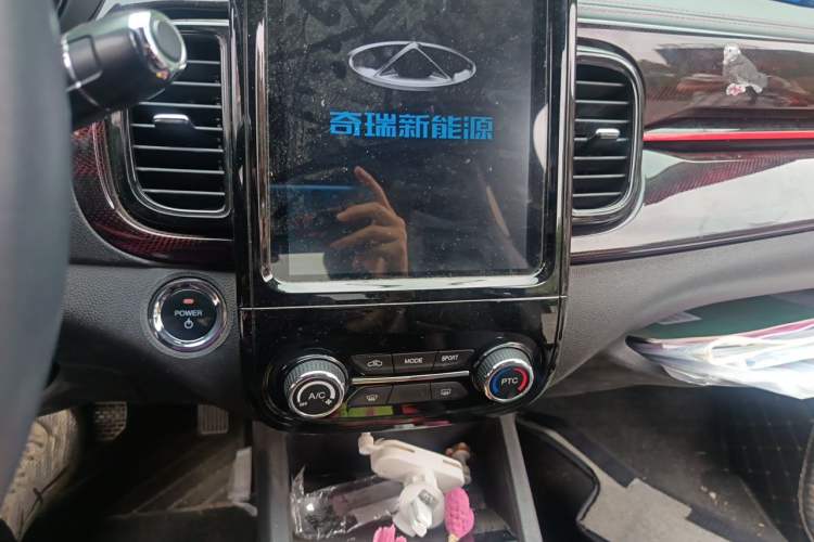 Used Chery QQ Little Ant 2022 Sweet Pink Edition Half-Sugar Version Lithium Iron Phosphate 30 kW 301 km Audio And AC Panel