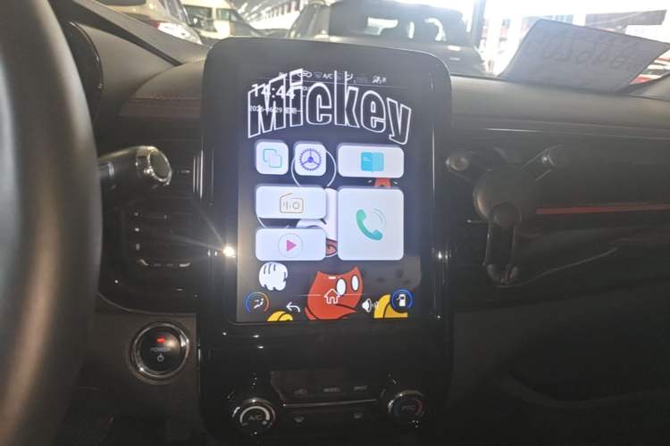 Used Chery QQ Little Ant 2022 Revised Version Sweet Pink Edition Half-Sugar Version Lithium Iron Phosphate 30.7 kWh 30 kW 301 km Audio And AC Panel