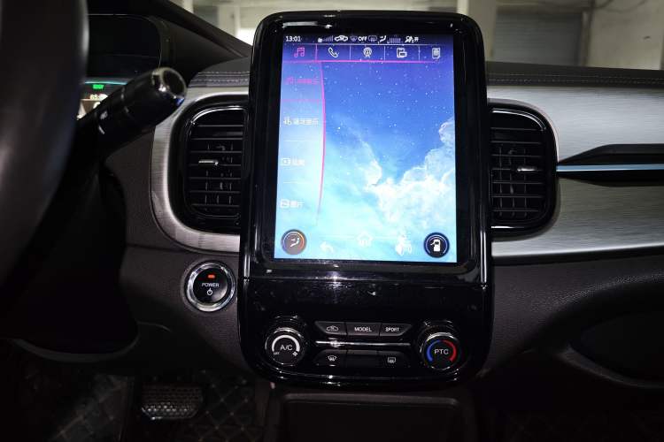 Used Chery QQ Little Ant 2022 Sweet Pink Edition Half-Sugar Version Lithium Iron Phosphate 30 kW 301 km Audio And AC Panel