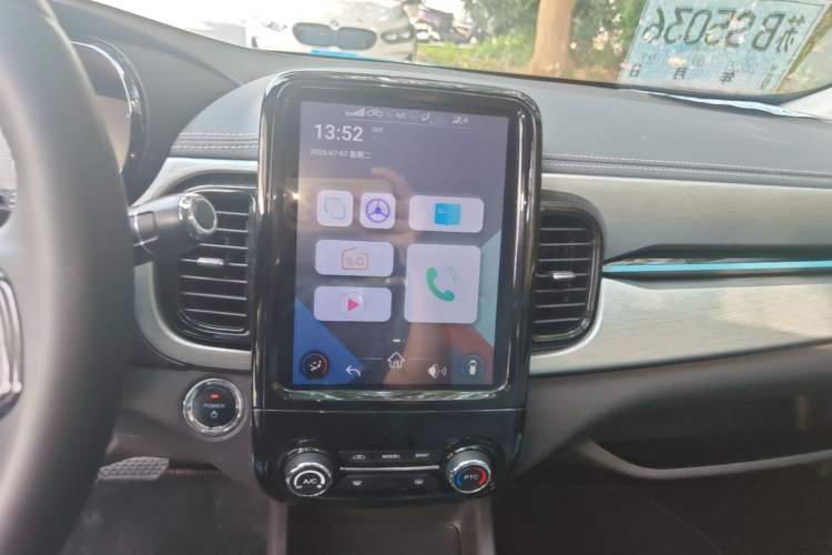 Used Chery QQ Little Ant 2022 Revised Version Sweet Pink Edition Half-Sugar Version Lithium Iron Phosphate 30.7 kWh 30 kW 301 km Audio And AC Panel