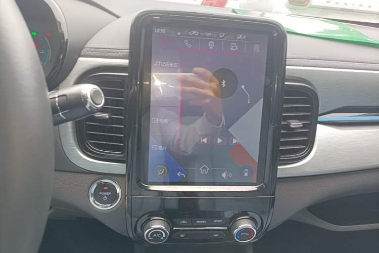Used Chery QQ Little Ant 2022 Sweet Pink Edition Half-Sugar Version Lithium Iron Phosphate 30 kW 301 km Audio And AC Panel