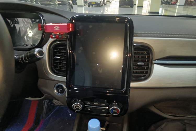 Used Chery QQ Little Ant 2022 Sweet Pink Edition Full-Sugar Version Lithium Iron Phosphate 30 kW 301 km Audio And AC Panel