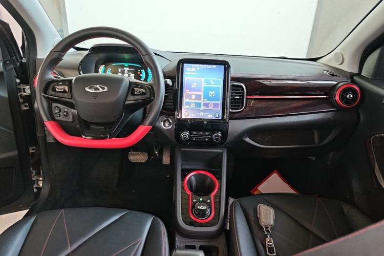 Used Chery QQ Little Ant 2022 Revised Version Sweet Pink Edition Half-Sugar Version Lithium Iron Phosphate 30.7 kWh 30 kW 301 km Center Console