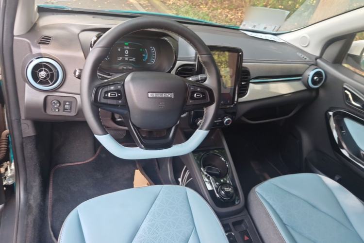 Used Chery QQ Little Ant 2022 Revised Version Sweet Pink Edition Half-Sugar Version Lithium Iron Phosphate 30.7 kWh 30 kW 301 km Center Console