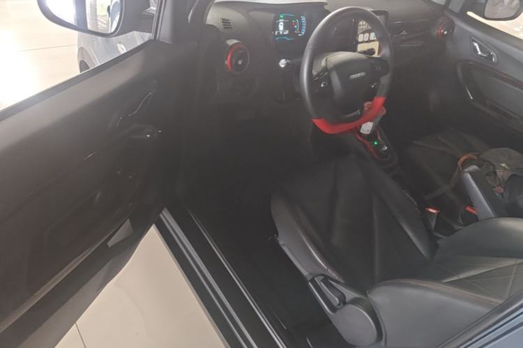 Used Chery QQ Little Ant 2022 Revised Version Sweet Pink Edition Half-Sugar Version Lithium Iron Phosphate 30.7 kWh 30 kW 301 km Driver Seat