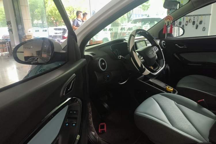 Used Chery QQ Little Ant 2022 Revised Version Sweet Pink Edition Half-Sugar Version Lithium Iron Phosphate 30.7 kWh 30 kW 301 km Driver Seat
