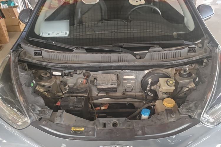 Used Chery QQ Little Ant 2022 Revised Version Sweet Pink Edition Half-Sugar Version Lithium Iron Phosphate 30.7 kWh 30 kW 301 km Engine Bay
