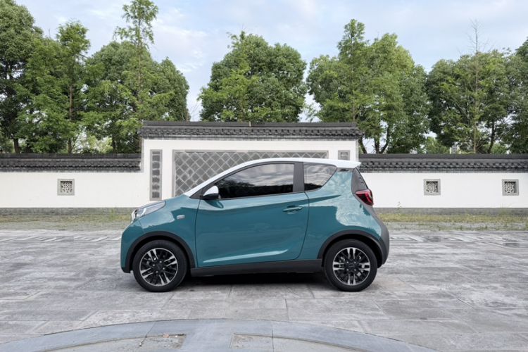Used Chery QQ Little Ant 2022 Revised Version Sweet Pink Edition Half-Sugar Version Lithium Iron Phosphate 30.7 kWh 30 kW 301 km Exterior 2