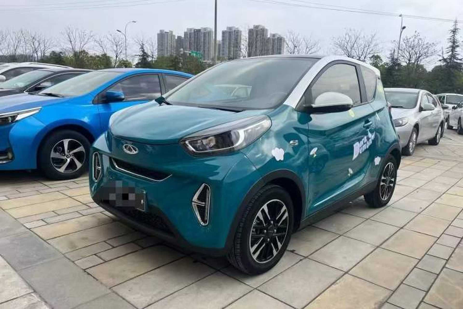 Used Chery QQ Little Ant 2022 Revised Version Sweet Pink Edition Half-Sugar Version Lithium Iron Phosphate 30.7 kWh 30 kW 301 km Front Left 45 Deg