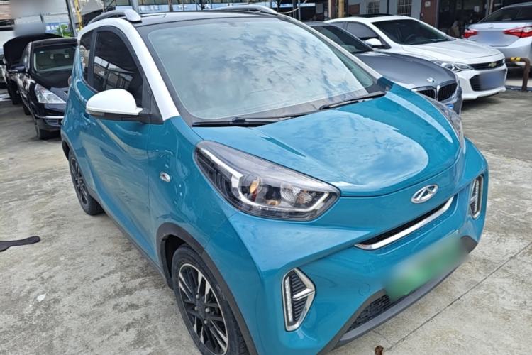 Used Chery QQ Little Ant 2022 Revised Version Sweet Pink Edition Half-Sugar Version Lithium Iron Phosphate 30.7 kWh 30 kW 301 km Front Right 45 Deg