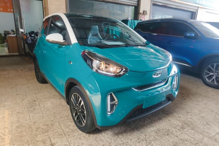 Used Chery QQ Little Ant 2022 Revised Version Sweet Pink Edition Half-Sugar Version Lithium Iron Phosphate 30.7 kWh 30 kW 301 km Front Right 45 Deg