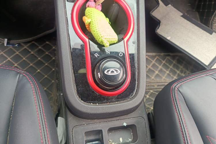 Used Chery QQ Little Ant 2022 Sweet Pink Edition Half-Sugar Version Lithium Iron Phosphate 30 kW 301 km Gear Lever