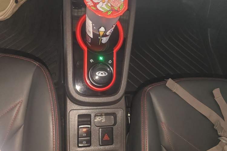 Used Chery QQ Little Ant 2022 Revised Version Sweet Pink Edition Half-Sugar Version Lithium Iron Phosphate 30.7 kWh 30 kW 301 km Gear Lever