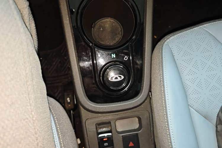 Used Chery QQ Little Ant 2022 Sweet Pink Edition Half-Sugar Version Lithium Iron Phosphate 30 kW 301 km Gear Lever