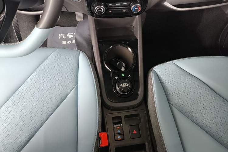 Used Chery QQ Little Ant 2022 Sweet Pink Edition Half-Sugar Version Lithium Iron Phosphate 30 kW 301 km Gear Lever