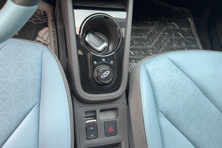 Used Chery QQ Little Ant 2022 Revised Version Sweet Pink Edition Half-Sugar Version Lithium Iron Phosphate 30.7 kWh 30 kW 301 km Gear Lever
