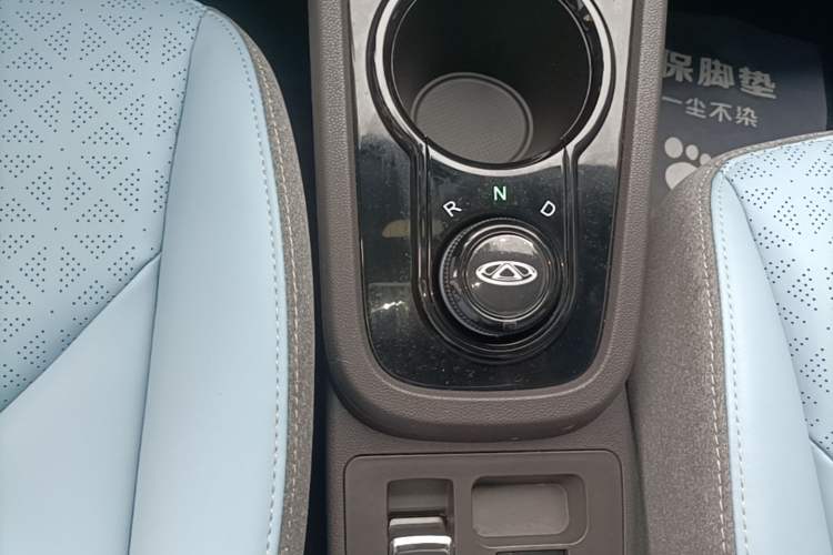 Used Chery QQ Little Ant 2022 Sweet Pink Edition Half-Sugar Version Lithium Iron Phosphate 30 kW 301 km Gear Lever