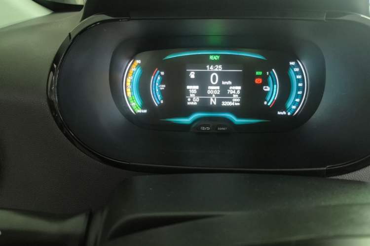 Used Chery QQ Little Ant 2022 Revised Version Sweet Pink Edition Half-Sugar Version Lithium Iron Phosphate 30.7 kWh 30 kW 301 km Instrument Cluster