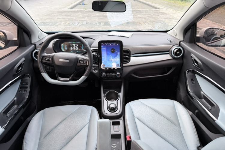 Used Chery QQ Little Ant 2022 Revised Version Sweet Pink Edition Half-Sugar Version Lithium Iron Phosphate 30.7 kWh 30 kW 301 km Interior 1