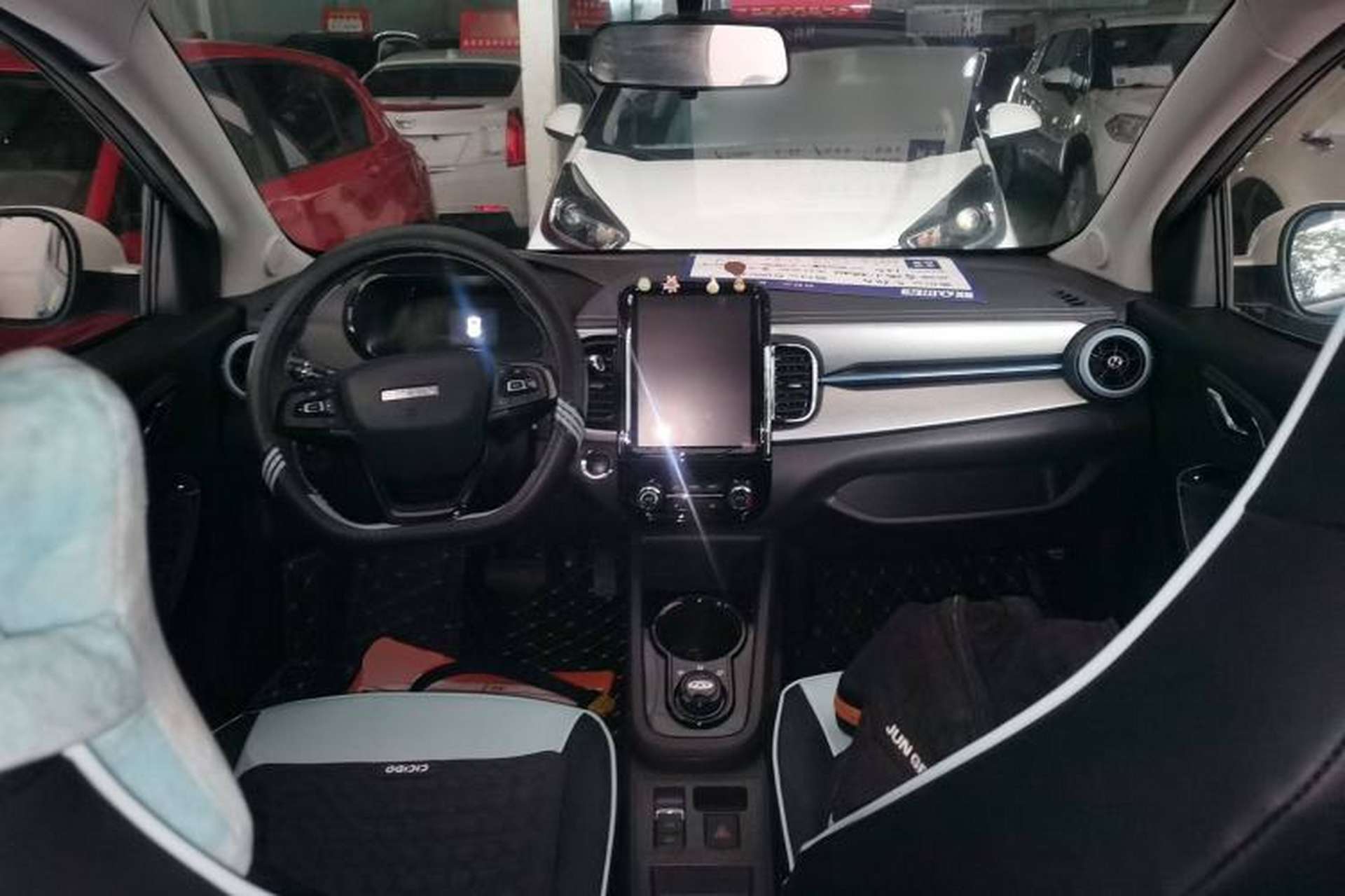 Used Chery QQ Little Ant 2022 Revised Version Sweet Pink Edition Half-Sugar Version Lithium Iron Phosphate 30.7 kWh 30 kW 301 km Interior 2