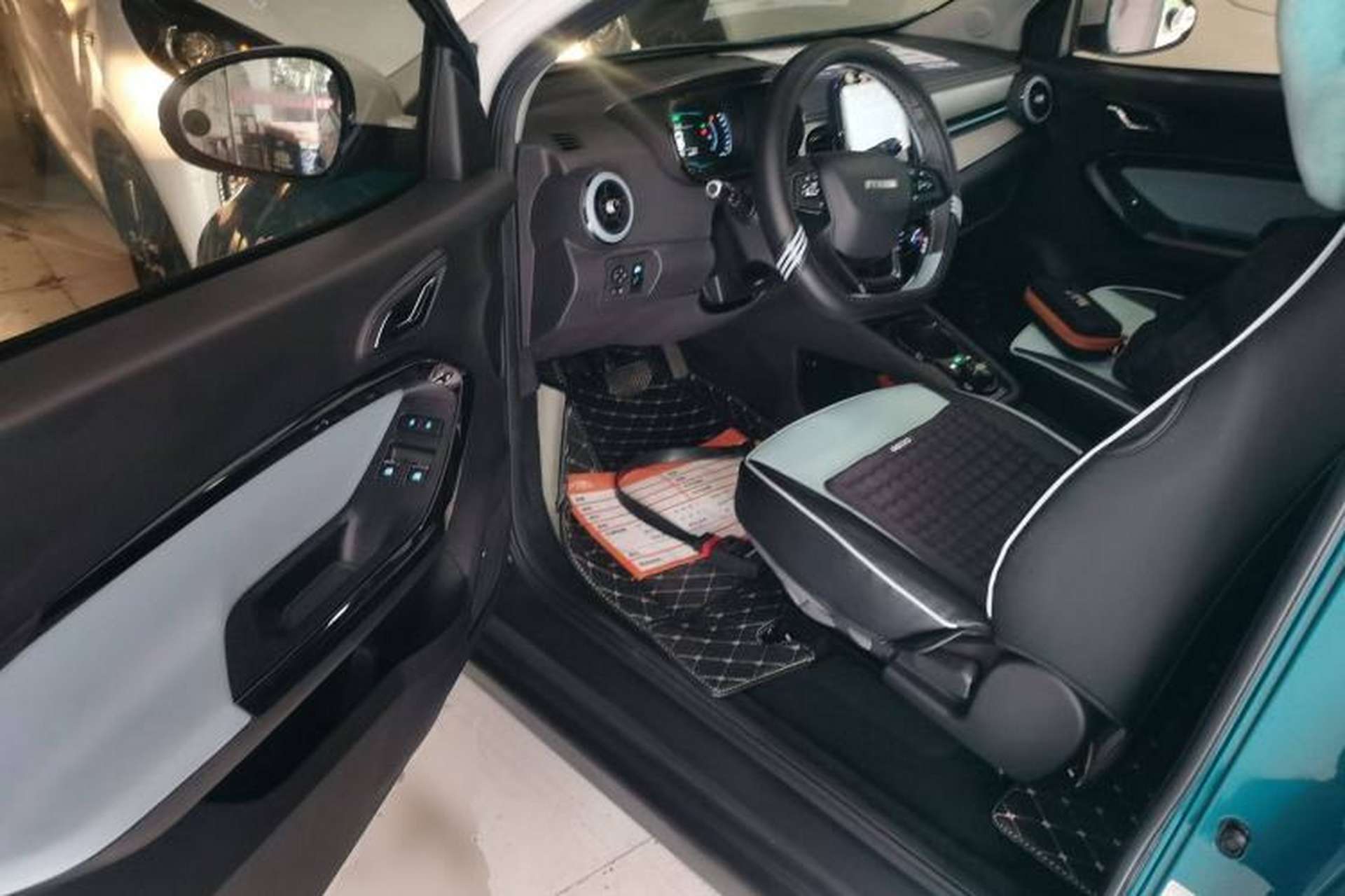 Used Chery QQ Little Ant 2022 Revised Version Sweet Pink Edition Half-Sugar Version Lithium Iron Phosphate 30.7 kWh 30 kW 301 km Interior 3
